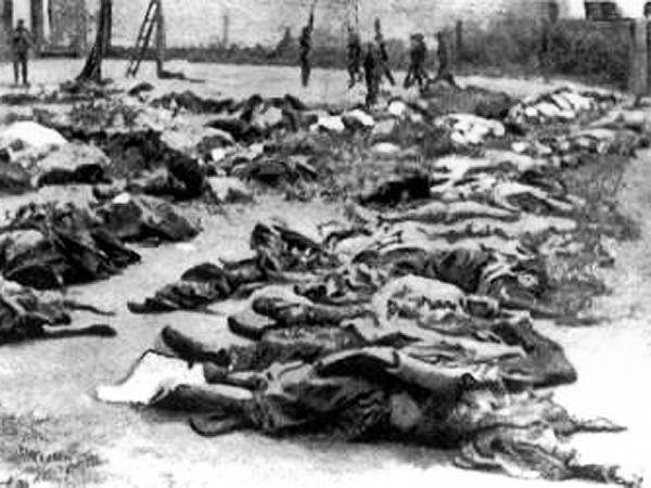 Zwłoki zamordowanych więźniów przez NKWD w czerwcu 1941 r. (Fot. kchodorowski.republika.pl)