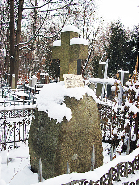 Mogiła Leona Idzikowskiego na cmentarzu Bajkowskim w Kijowie (Fot Wiktoria Radik, luty 2012 r.)