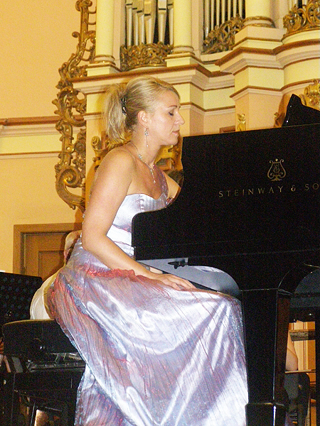 Przy fortepianie Barbara Bilińska (Fot. Jurij Smirnow)