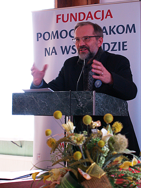 Krzysztof Jabłonka przemawia podczas konferencji naukowej „Unia Hadziacka w historii stosunków polsko-ukraińskich (1658-2008)” (Fot. archiwum autora)