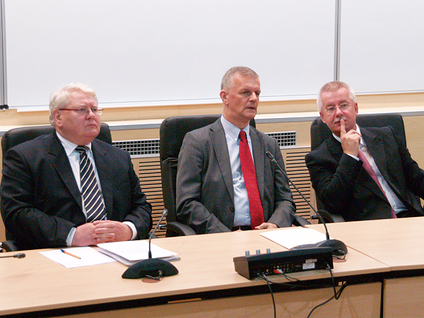 Podczas spotkania z przedstawicielami organizacji polskich na Ukrainie. Krzysztof Drzewicki (od lewej), Janusz Cisek i Jarosław Drozd (Fot. Maria Basza)