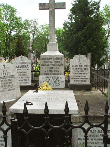 Grób rodzinny Zabłockich na cmentarzu w Rybnie (Fot. rybno.waw.pl)