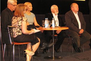 Od lewej: moderator Beata Kost, aktor Wiktor Zborowski, aktorka Sonia Bohosiewicz, reżyser Janusz Majewski, producent filmowy Włodzimierz Niderhaus (Fot. Gabriela Kuc)