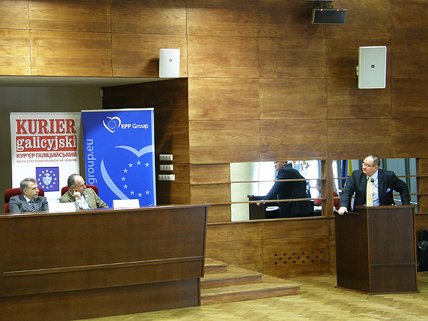 Podczas konferencji. Przemawia poseł do Parlamentu Europejskiego Jacek Saryusz-Wolski (Fot. Kinga Kalinowska)