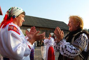 Wspólne tańce Polaków i Rumunów (Fot. Konstanty Czawaga)