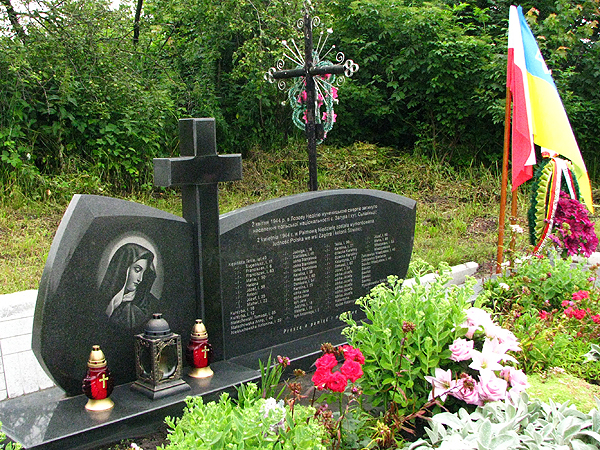 Poświęcenie pomnika w Pomorzanach, 27 czerwca 2010 r. (Fot. Julia Łokietko)