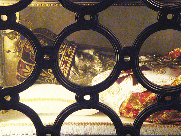 Relikwie św. Jozafata w bazylice św. Piotra w Rzymie (Fot. Włodzimierz Osadczy)