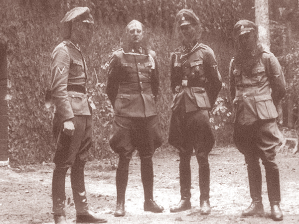 Bez siatek na głowach nie dało się żyć (Fot. Bundesarchiv)