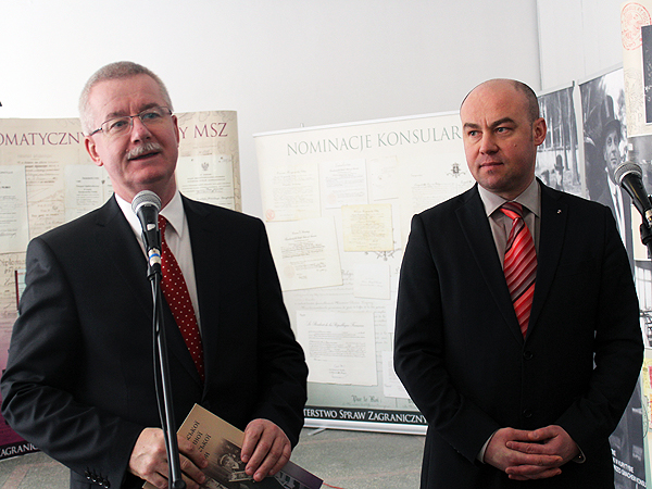 W Tarnopolu otwarto wystawę „Tradycje polskiej służby dyplomatycznej i konsularnej”
