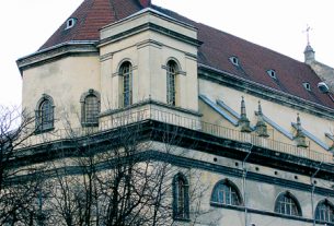 Kościół jezuitów od strony Walów Hetmańskich (Fot. Jurij Smirnow)