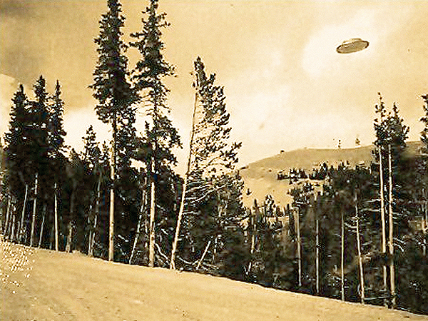 Ufo nad stanem Oregon  w Ameryce Północnej. Zdjęcie wykonano w roku 1927 (Fot. ufocasebook.com)