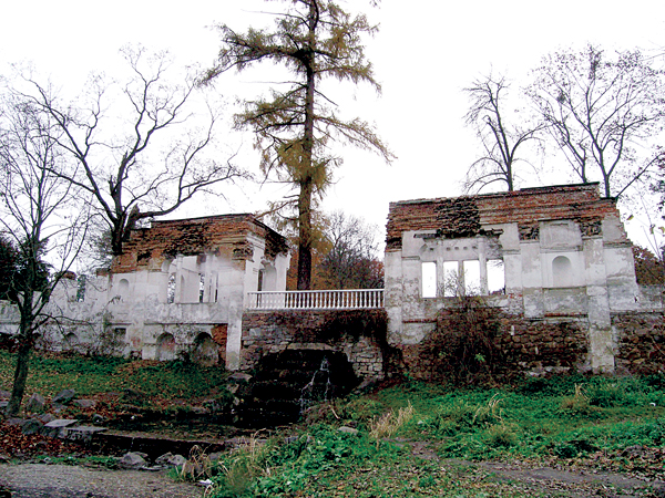 Ruiny (Fot. Dmytro Antoniuk)