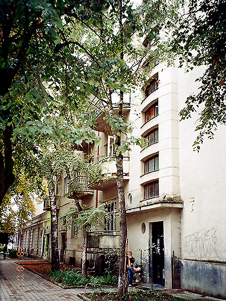 W tym domu, pod numerem 12A mieszkał przez jakiś czas autor opowieści Tadeusz Olszański (Fot. archiwum KG)