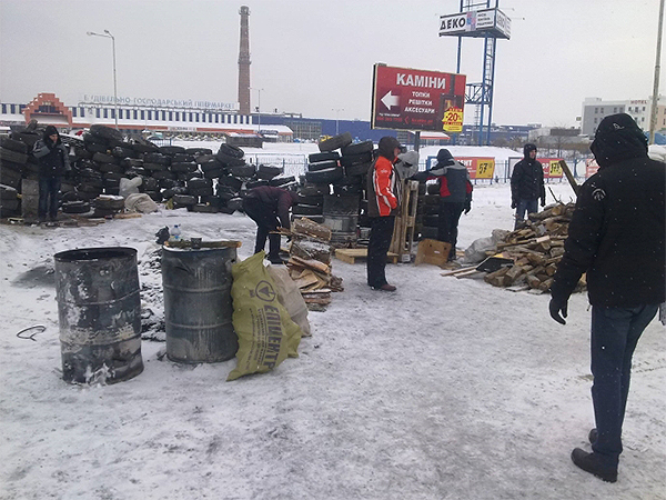 We Lwowie oddziały samoobrony zapobiegły podpaleniu supermarketu „Epicentr”
