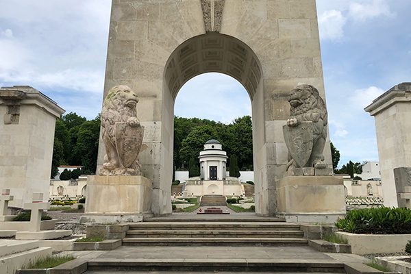 Lwy na Cmentarzu Orląt zostały oficjalnie odsłonięte