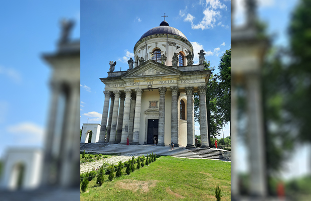 Odnowiony kościół w Podhorcach