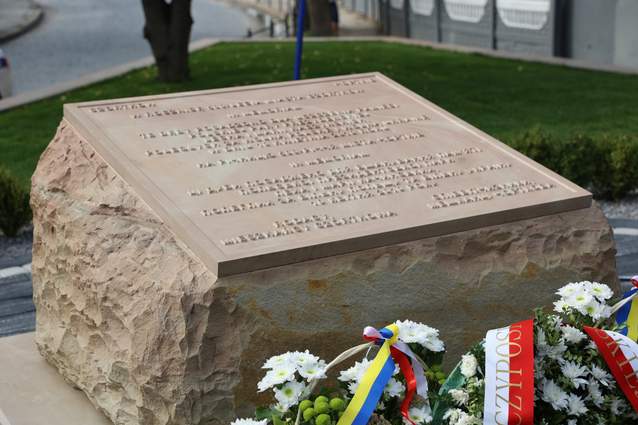 Odsłonięcie pomnika pamięci Marii i Lecha Kaczyńskich w Czortkowie