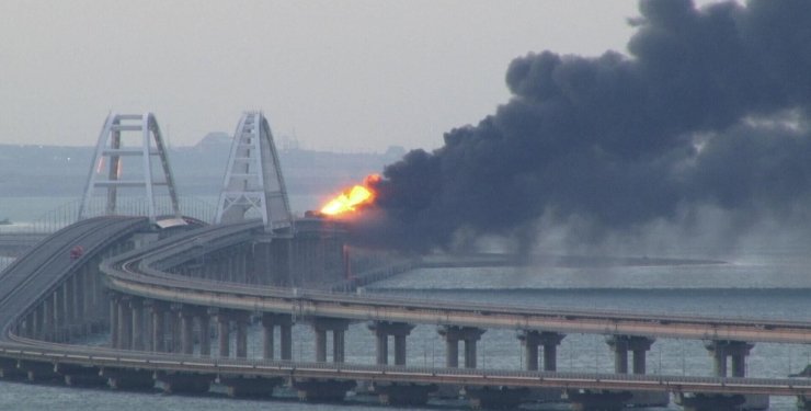 Krymski most płonie