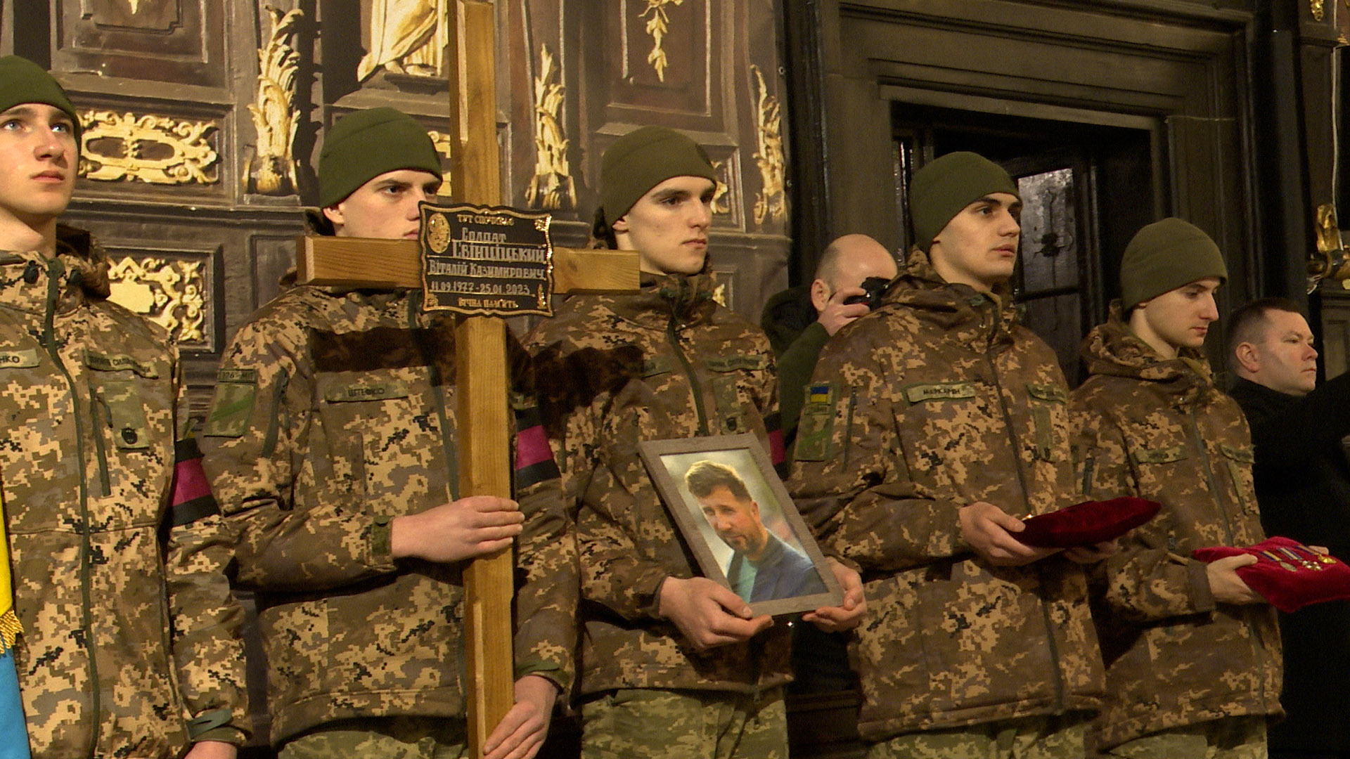 Uroczystości pogrzebowe ukraińskiego żołnierza w katedrze lwowskiej