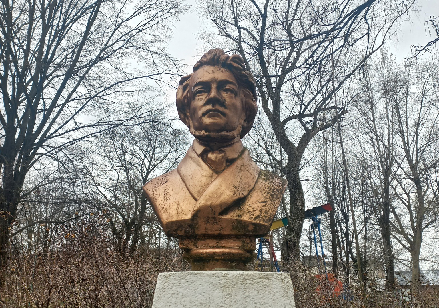 Renowacja popiersia Adama Mickiewicza w Borysławiu