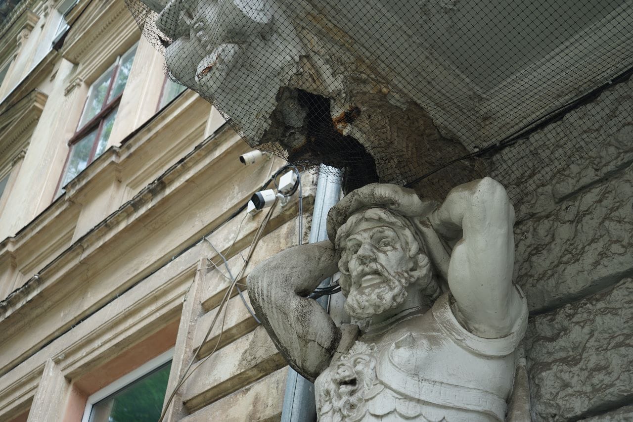 Odnowienie zabytkowych balkonów z atlantami w XIX-wiecznej kamienicy we Lwowie