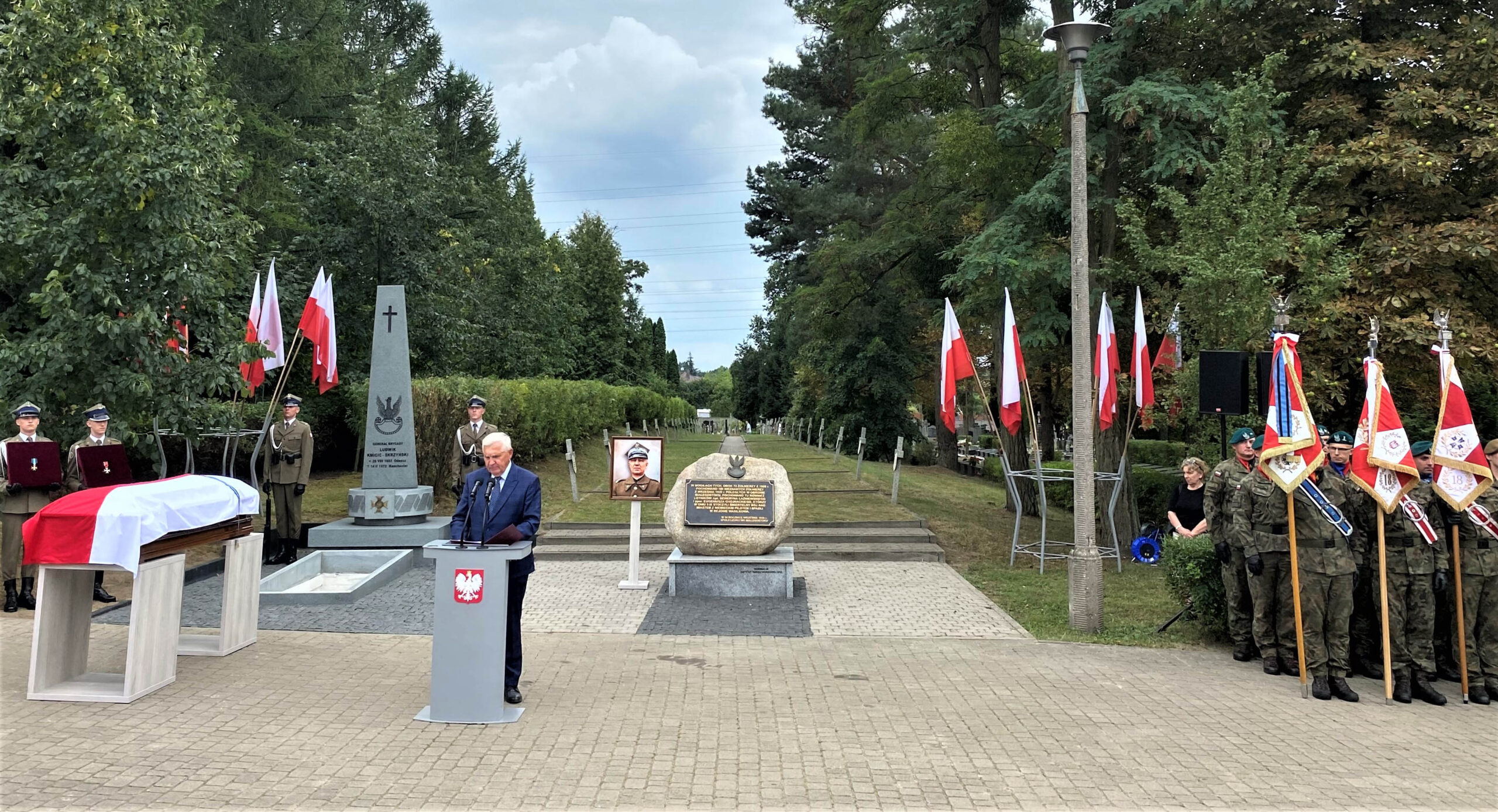 W Białymstoku spoczęły doczesne szczątki generała Ludwika Kmicica-Skrzyńskiego