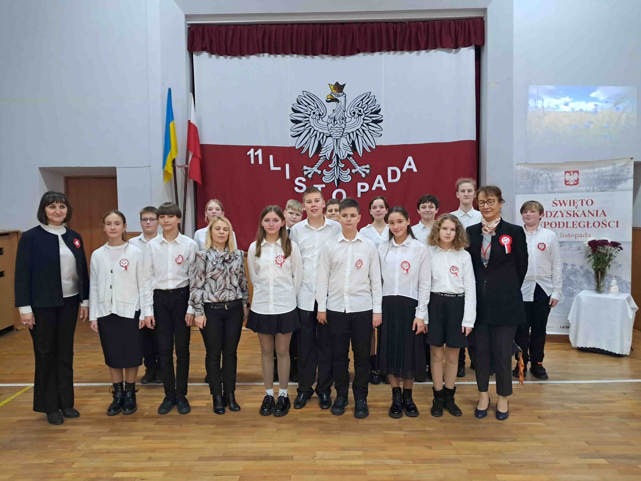 Obchody 105. rocznicy odzyskania przez Polskę niepodległości w Liceum nr 10 im. św. Marii Magdaleny we Lwowie