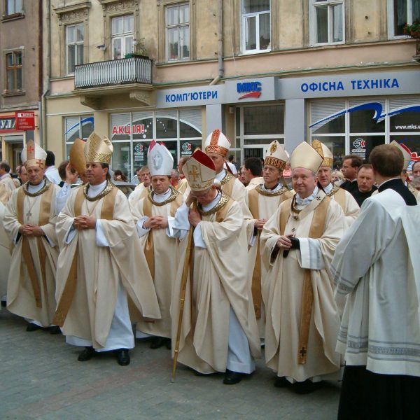 Kardynałowie, arcybiskupi i biskupi gośćmi kardynała Mariana Franciszka Jaworskiego (1991-2008). Część 4