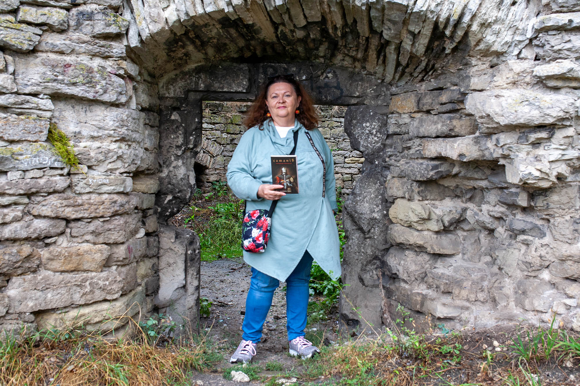 Klątwa Teutonów na tle ruin zamku
