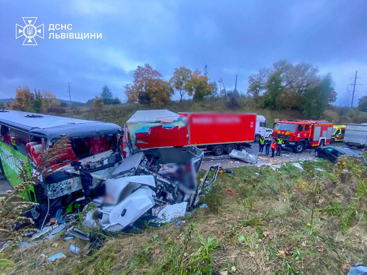 Tragiczny wypadek na obwodnicy Lwowa. Są ofiary śmiertelne i wiele rannych