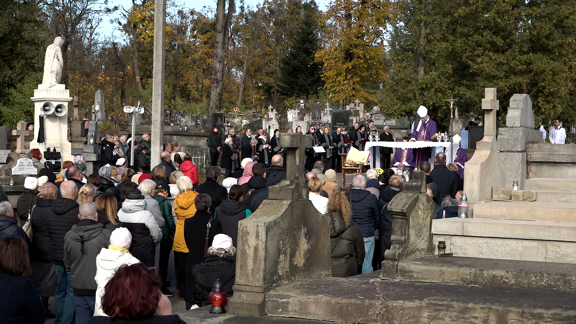 Dzień Zaduszny na Cmentarzu Janowskim we Lwowie