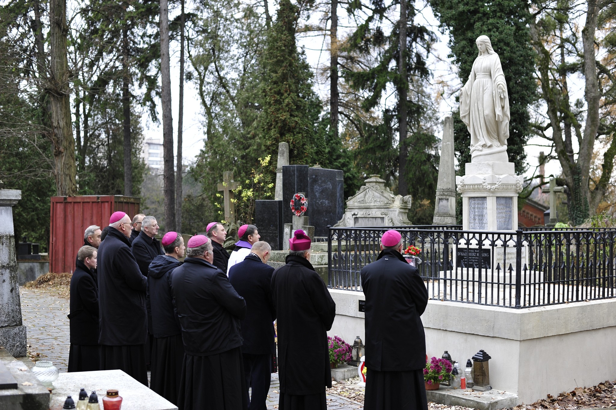Poświęcenie nagrobka ks. Mosinga po renowacji