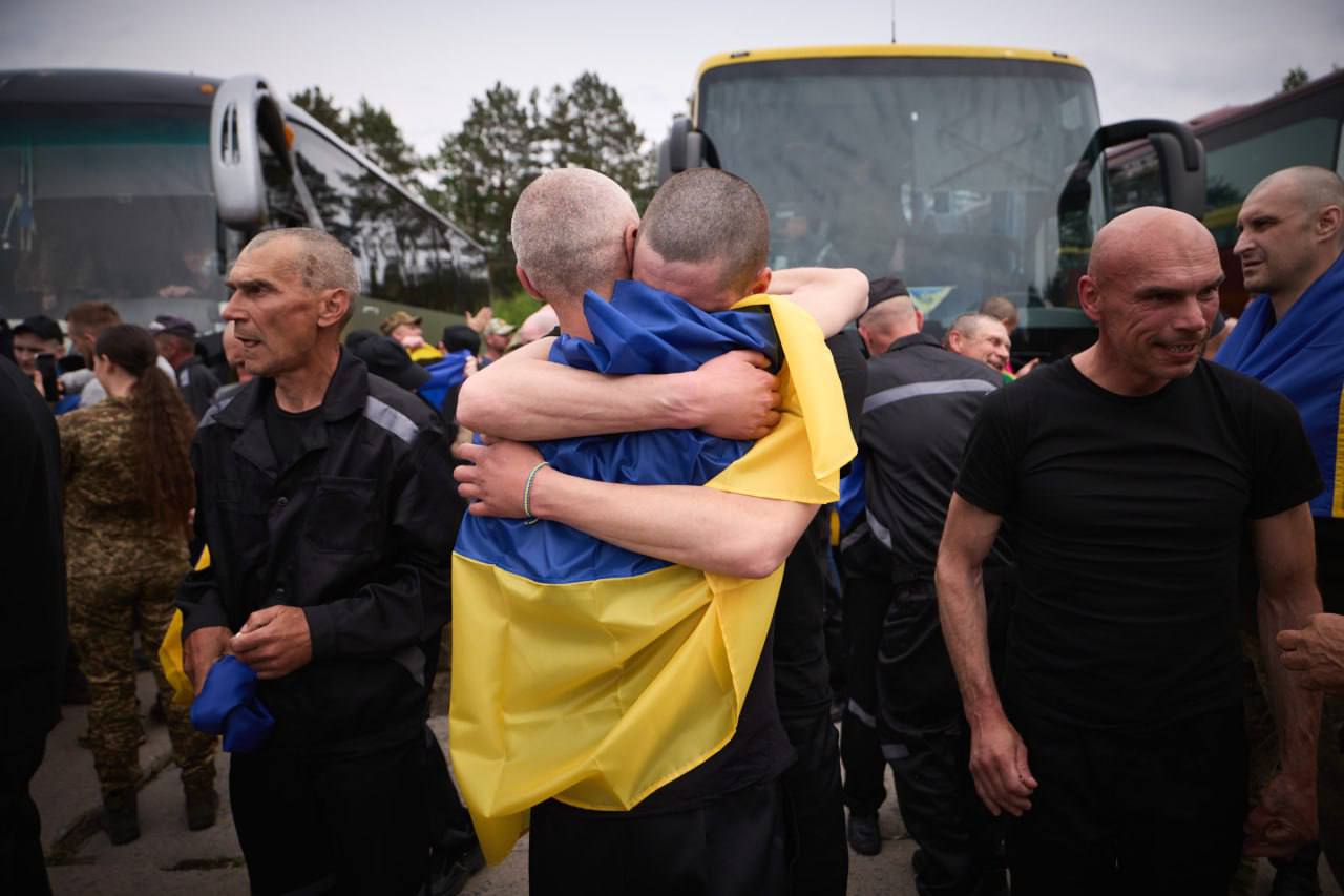 Kolejnych 303 ukraińskich żołnierzy uwolniono