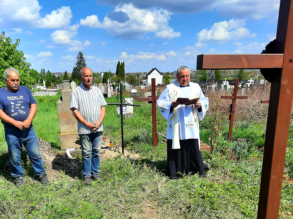 Wiosenne prace na cmentarzach w Zimnej Wodzie i Starym Siole