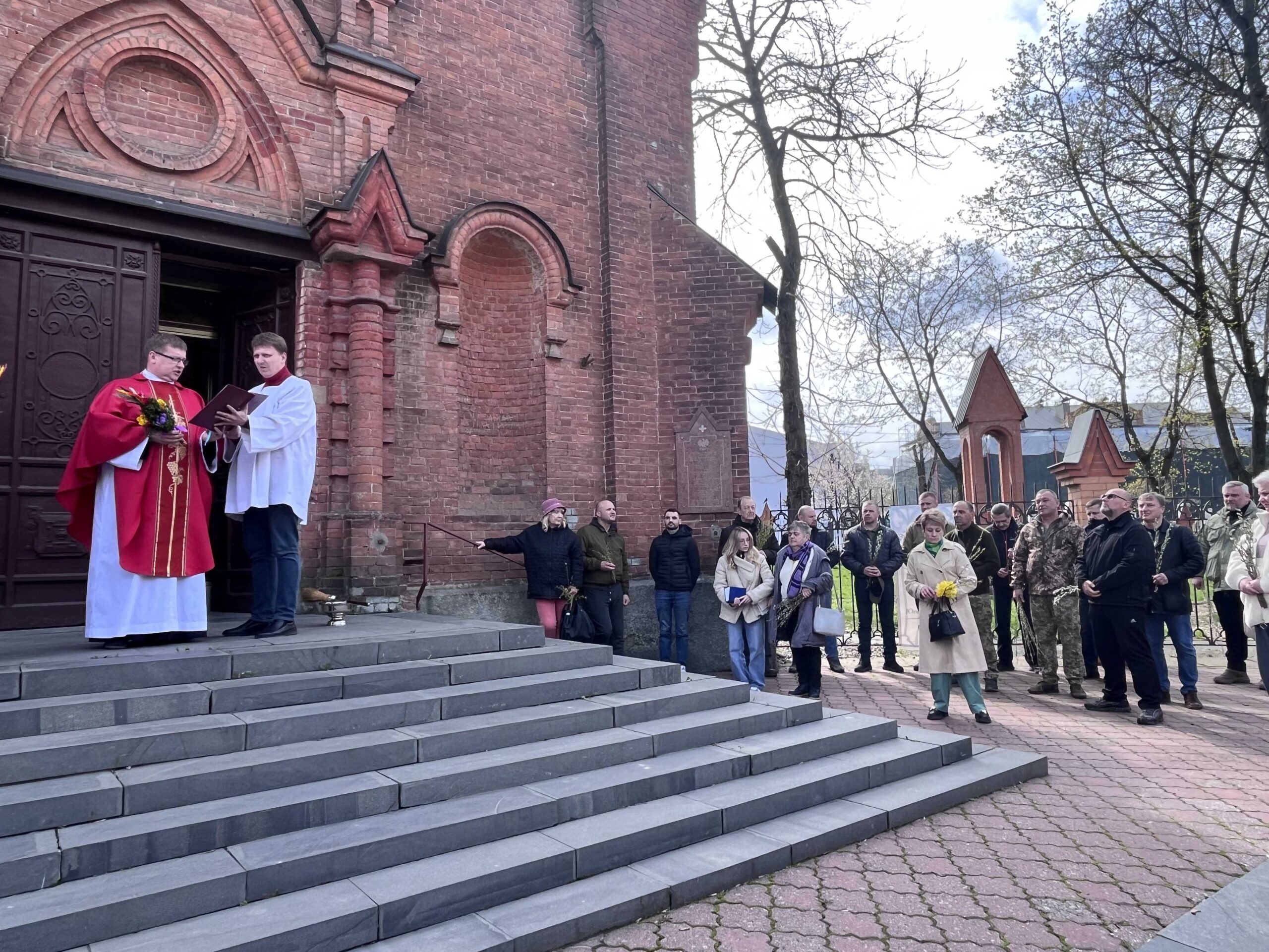 Obchody w Sumach 85. rocznicy Zbrodni Katyńskiej oraz 15. rocznicy Katastrofy Smoleńskiej