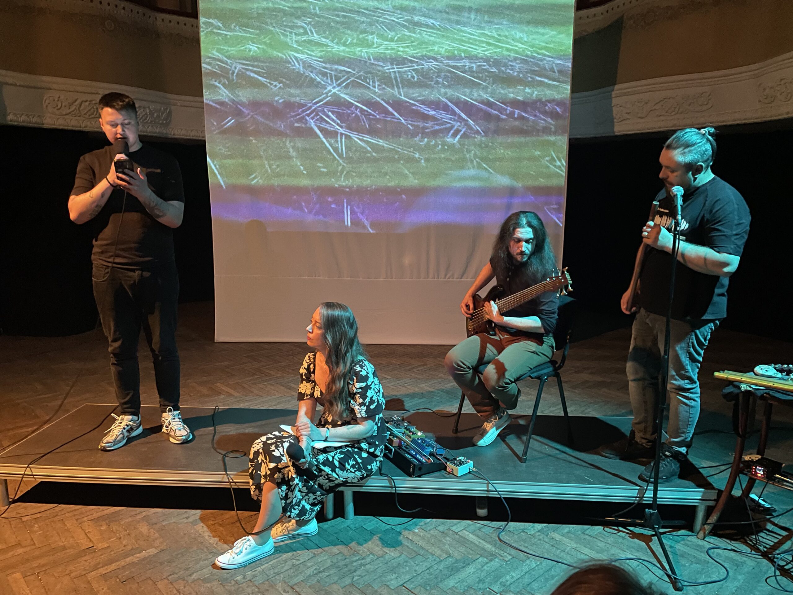 Performanсe poetów i wolontariuszy o wojnie na Ukrainie
