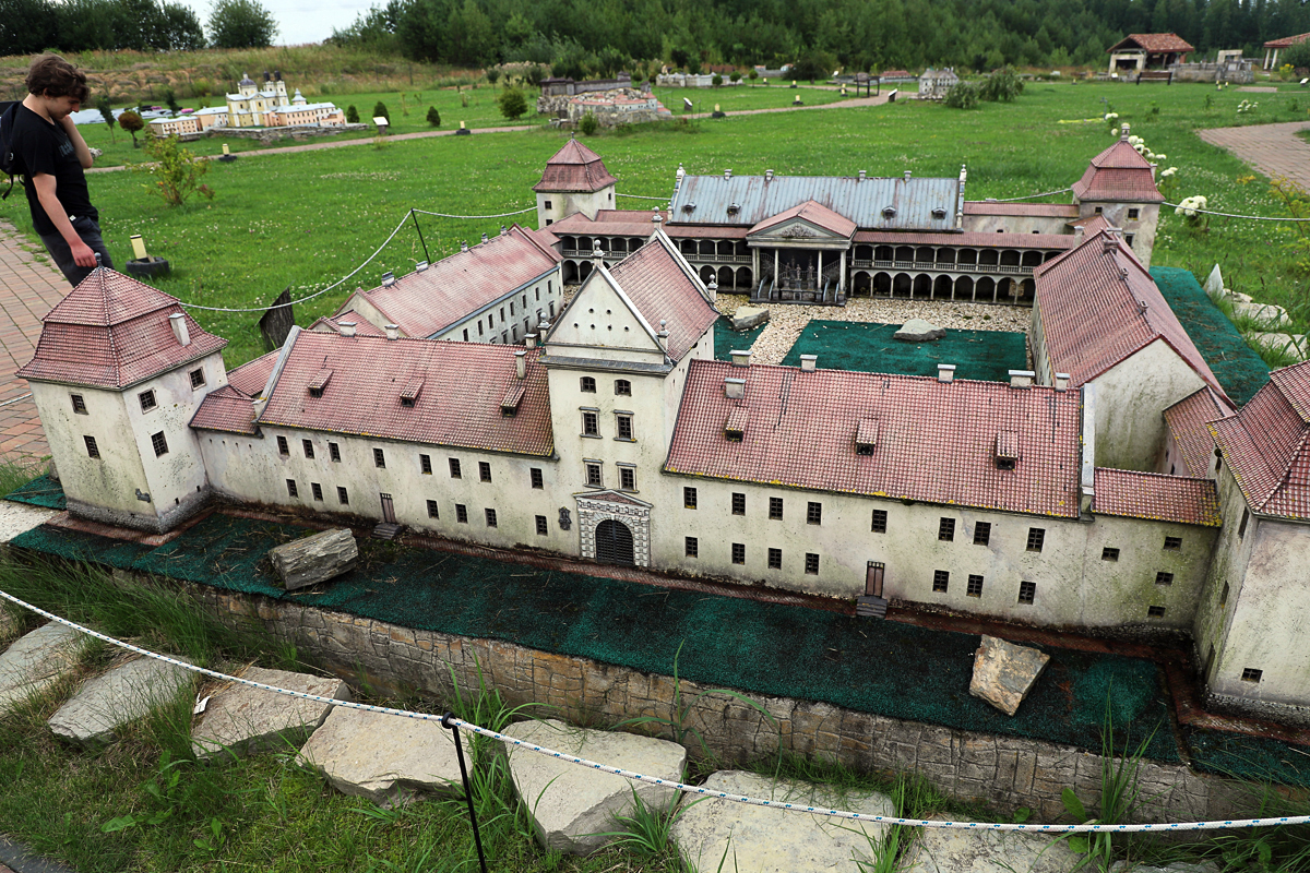 Z Sienkiewiczem na Roztoczu. Park Miniatur Kresowych w Budach