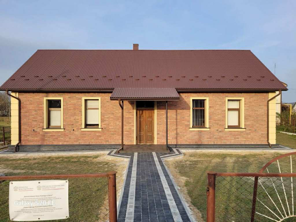 Remont elewacji Domu Polskiego w Pance zakończony