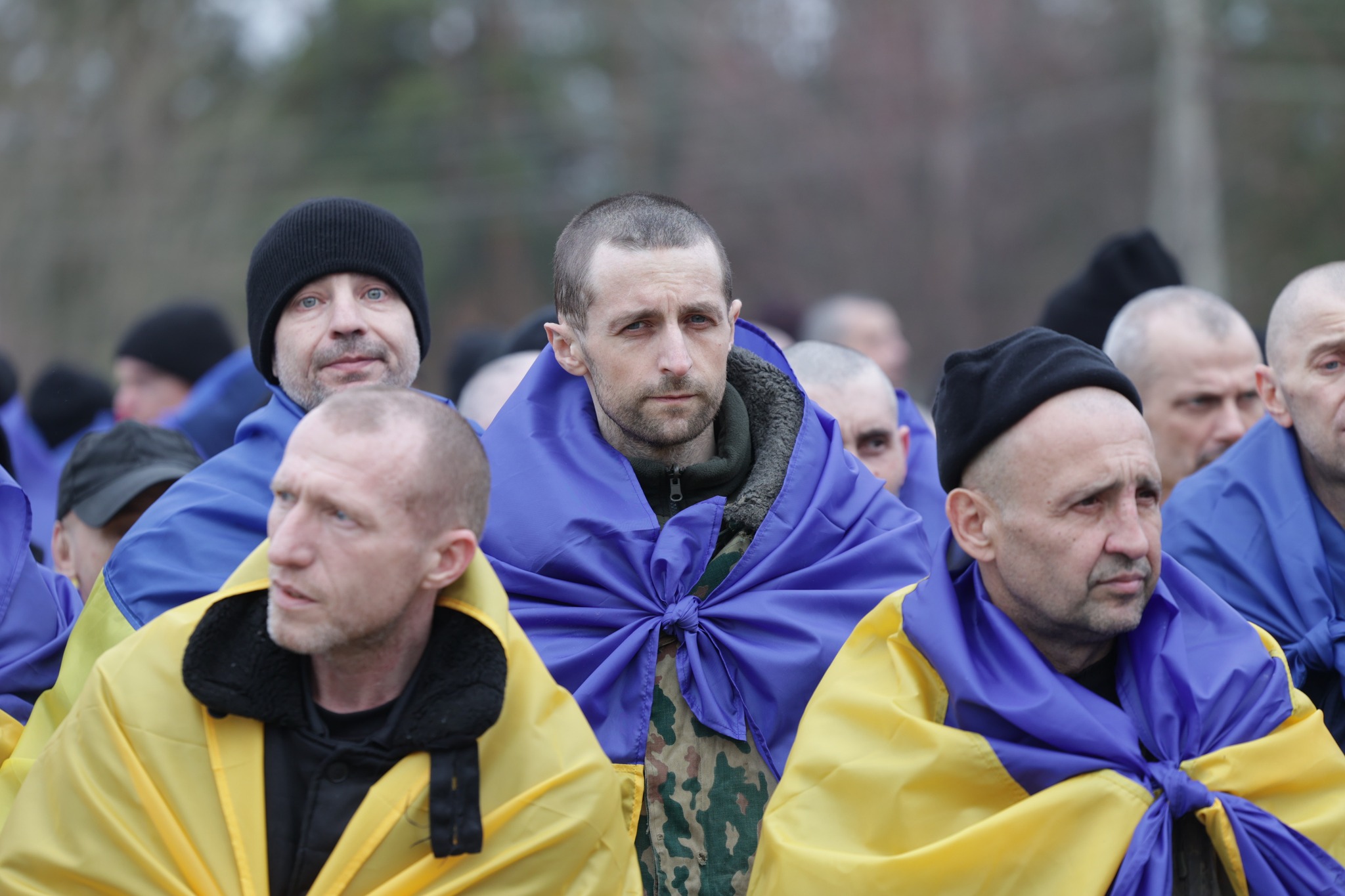 Kolejnych 300 ukraińskich obrońców wróciło z rosyjskiej niewoli