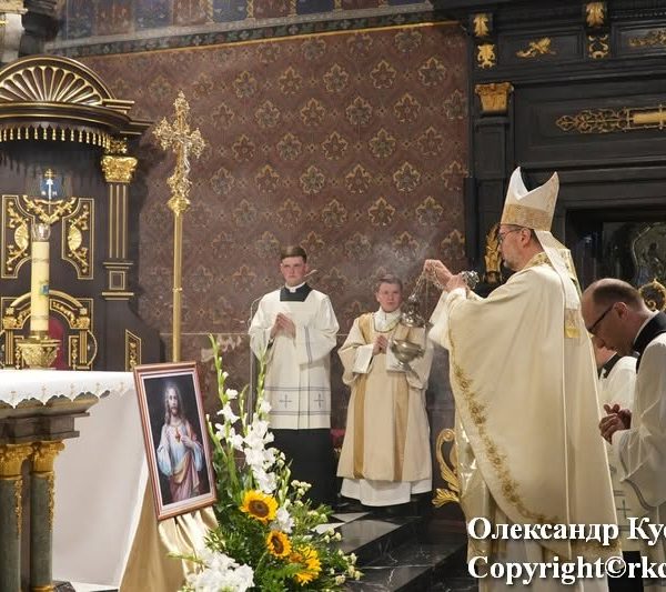 Nuncjusz apostolski przewodniczył mszy św. w 25. rocznicę wizyty św. Jana Pawła II we Lwowie