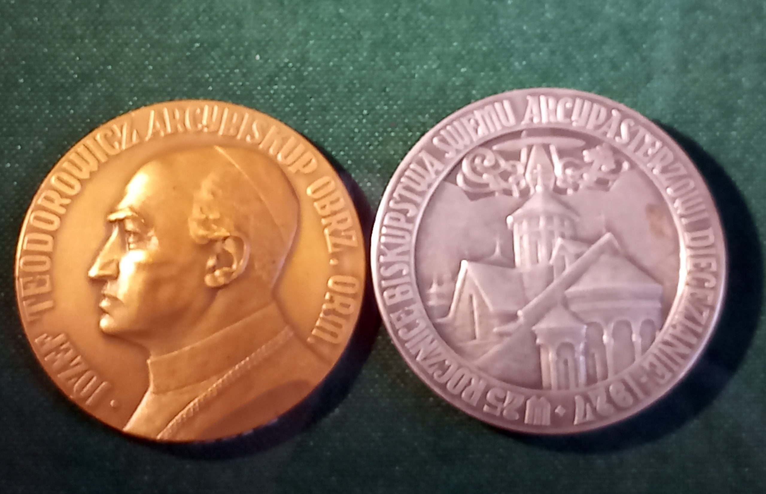 Medale pamiątkowe na wystawie „Karby pamięci” we lwowskim Muzeum Historycznym